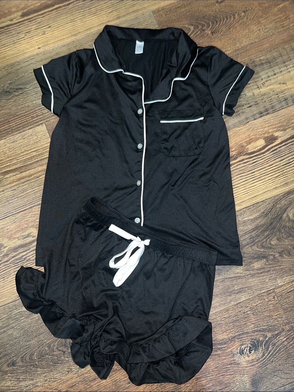 Black Short-Sleeve Ruffle Hem Pajama Set with White Piping